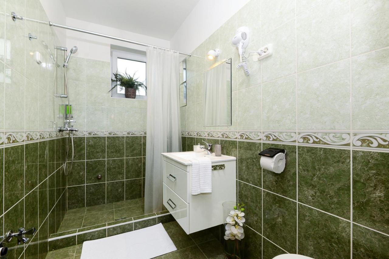 Anita Apartment บูดาเปสต์ ภายนอก รูปภาพ