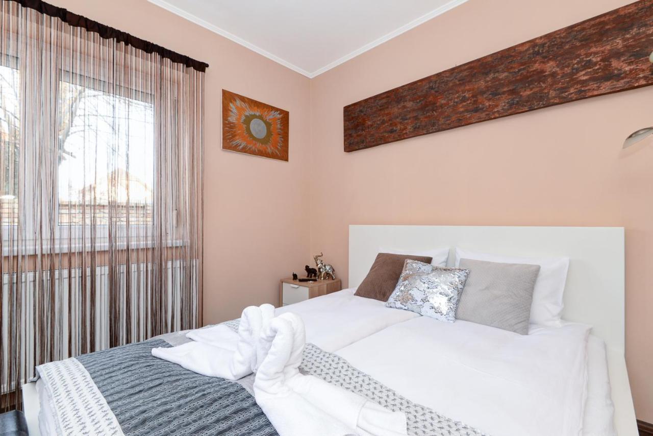 Anita Apartment บูดาเปสต์ ภายนอก รูปภาพ
